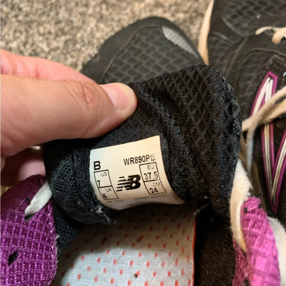 New Balance tennis shoes - women’s size 7 - Picture 5 of 7